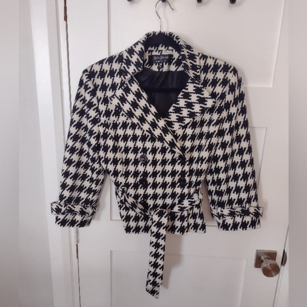 Cropped Houndstooth Blazer